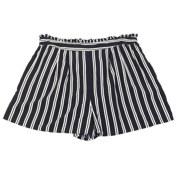 Abound Women’s Plus Paperbag Waist Shorts XXL - Picture 3 of 8